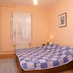 With Parking Space Mandre, Pag - 4075 Appartamento *