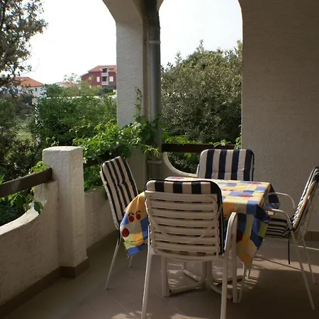 Apartamento With A Parking Space Mandre, Pag - 4075 *