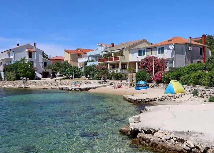 With Parking Space Mandre, Pag - 4075